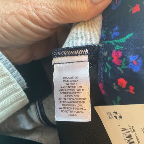 St John'S Bay Navy Floral Mid Rise Easy Fit Capri Panrs 14 - Picture 7 of 8